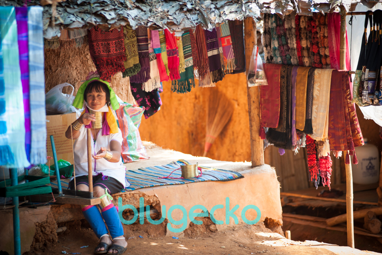 Kraen Long Neck lady weaving